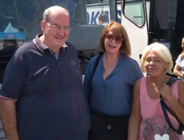 Αναχώρησε από Κουμουνδούρου πούλμαν για την ΔΕΘ με στελέχη του ΣΥΡΙΖΑ